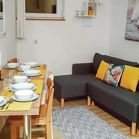 1 Bedroom Awesome In Mali Ston