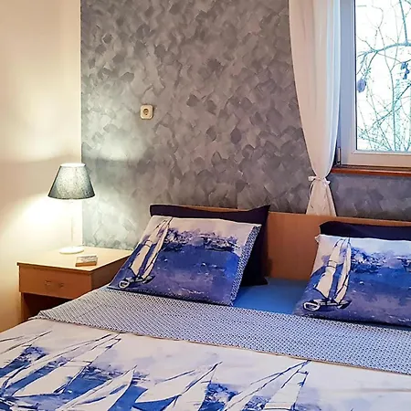 1 Bedroom Awesome In Apartman *